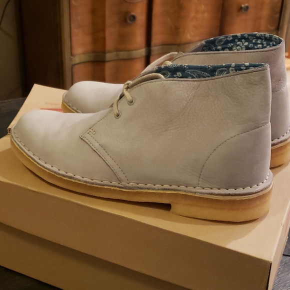 NIB Clarks Brand New Stone Nubuck Desert Boots - Picture 4 of 8